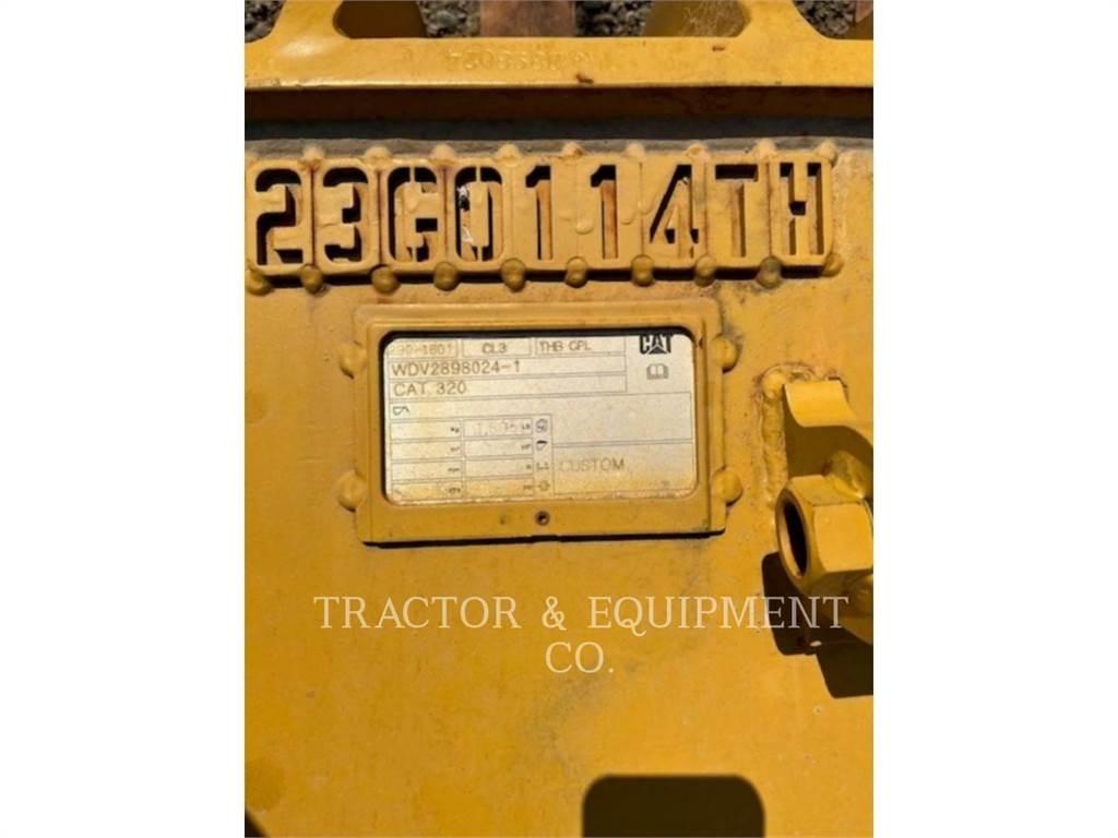 CAT 323 Vikšriniai ekskavatoriai