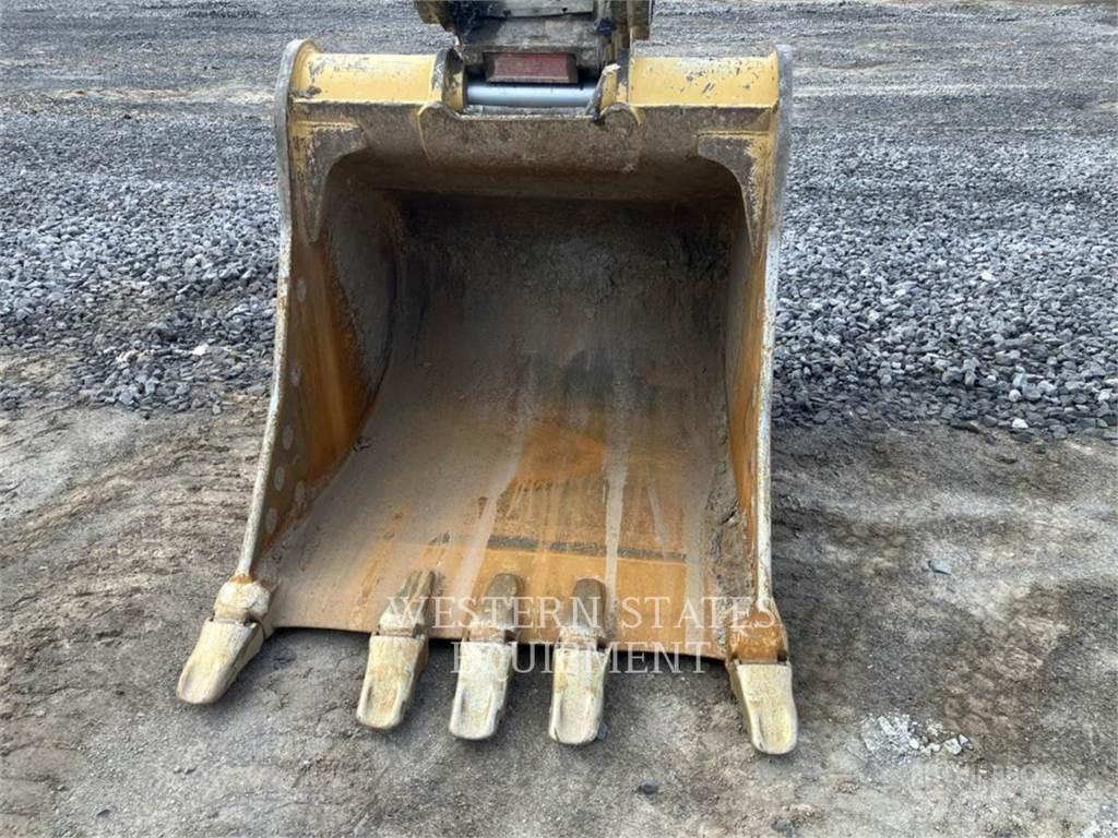 CAT 323 Vikšriniai ekskavatoriai