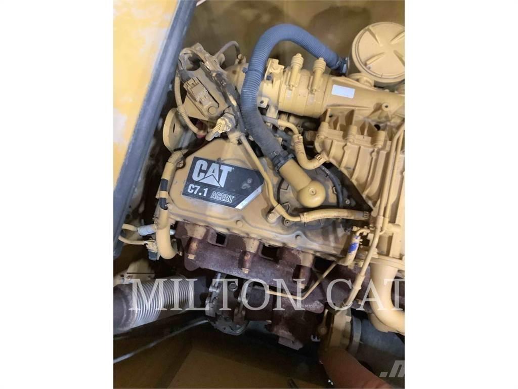 CAT 323 Vikšriniai ekskavatoriai