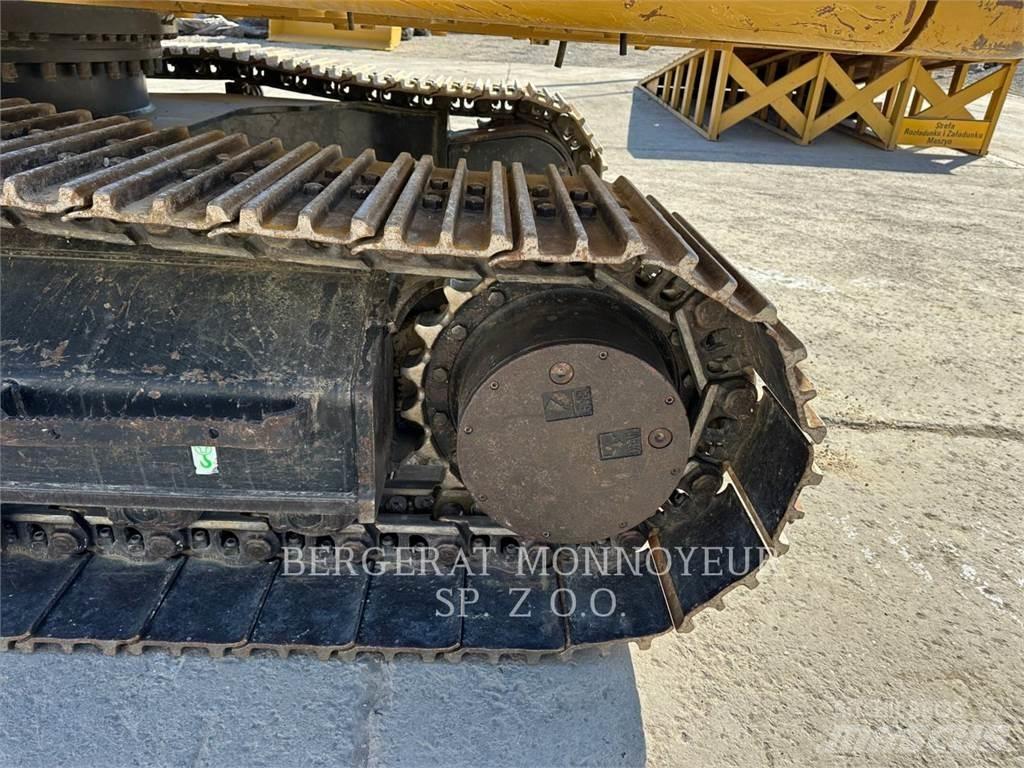 CAT 323 Vikšriniai ekskavatoriai