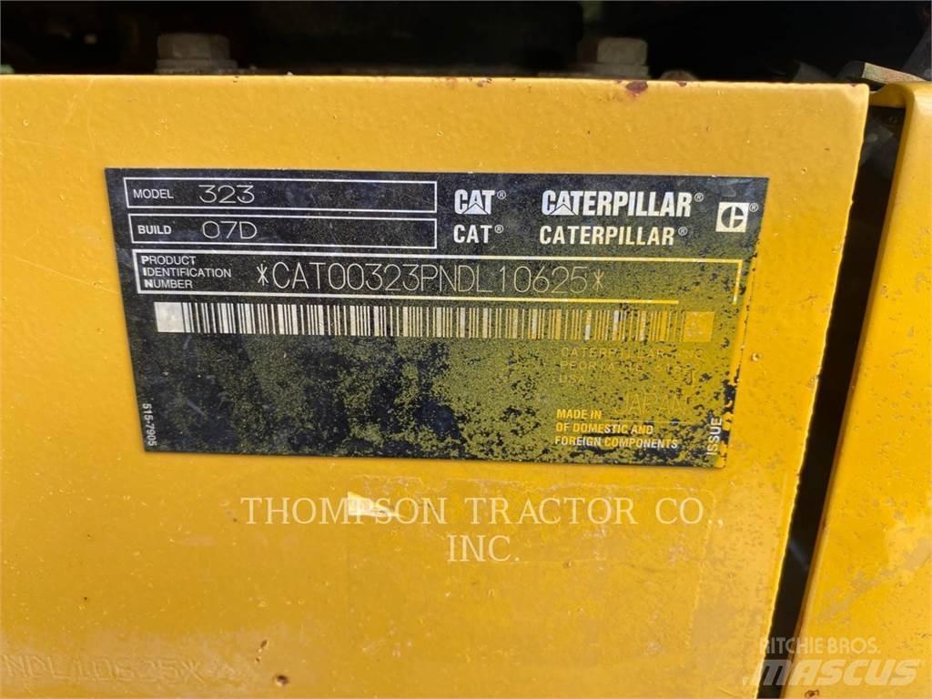 CAT 323 Vikšriniai ekskavatoriai