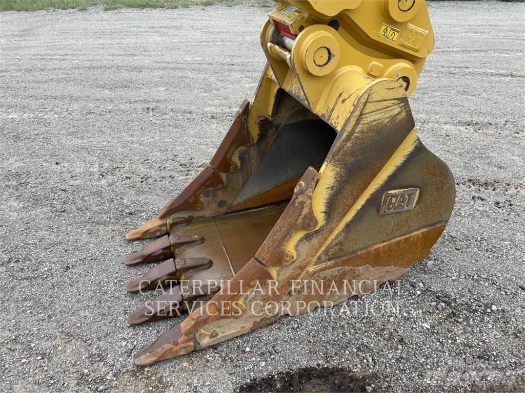CAT 323 Vikšriniai ekskavatoriai