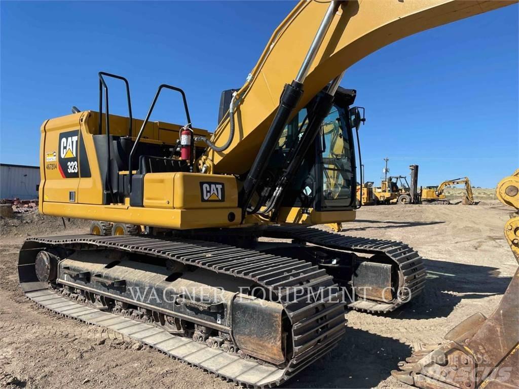 CAT 323 Vikšriniai ekskavatoriai