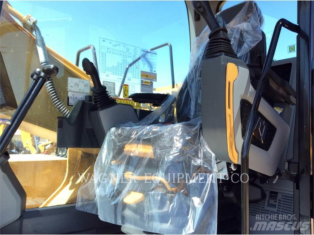 CAT 323 Vikšriniai ekskavatoriai