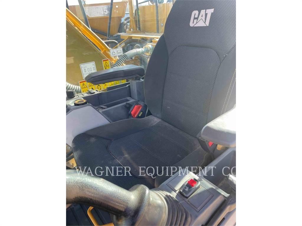 CAT 323 Vikšriniai ekskavatoriai