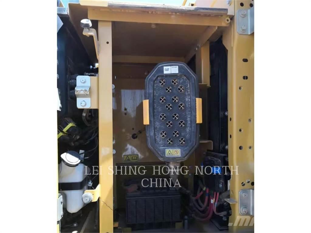 CAT 323-07 Vikšriniai ekskavatoriai