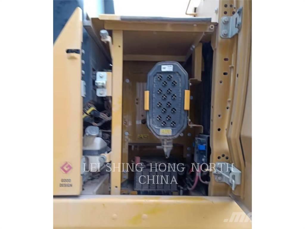 CAT 323-07 Vikšriniai ekskavatoriai