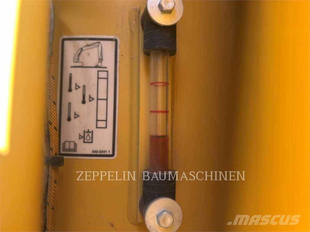 CAT 323-07B Vikšriniai ekskavatoriai