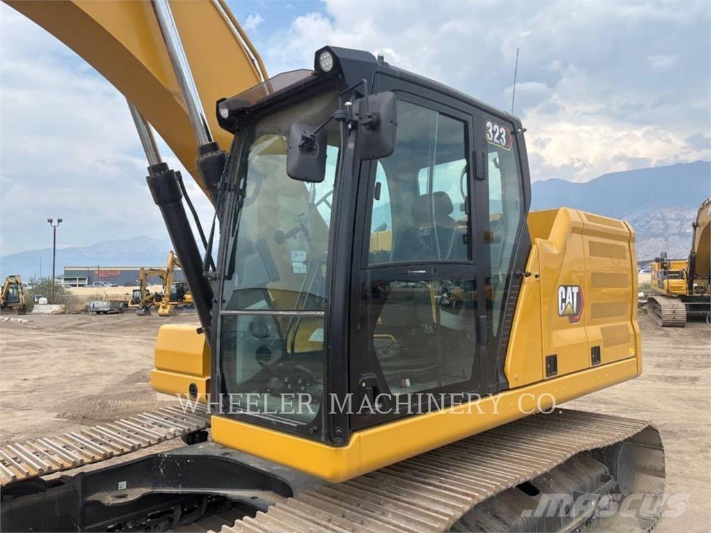 CAT 323 CF Vikšriniai ekskavatoriai