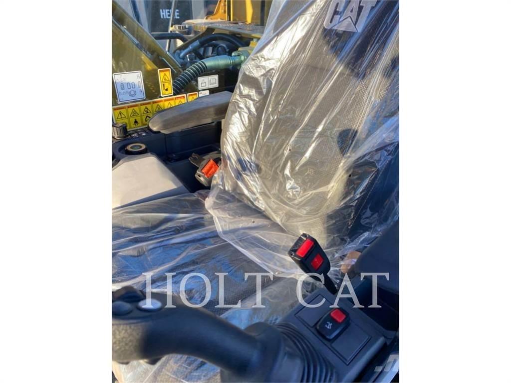 CAT 323 TC Vikšriniai ekskavatoriai