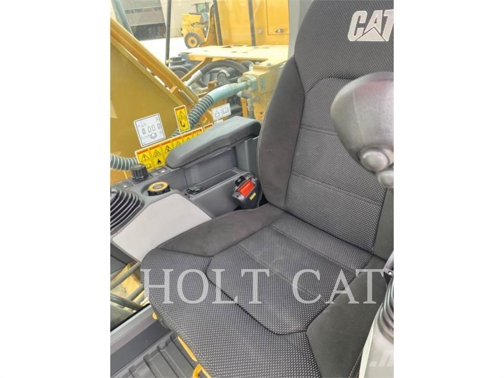 CAT 323 TC Vikšriniai ekskavatoriai