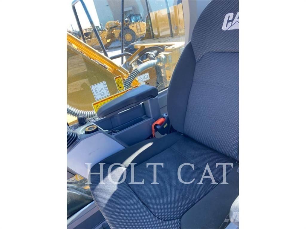 CAT 323 TC Vikšriniai ekskavatoriai