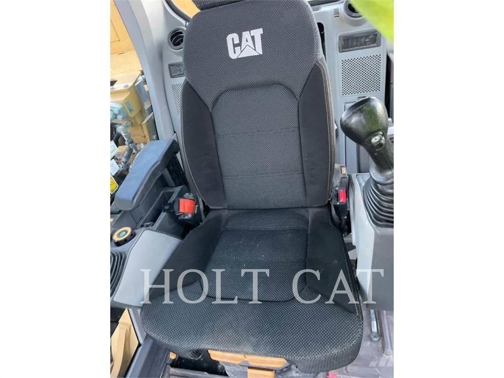 CAT 323 TC Vikšriniai ekskavatoriai