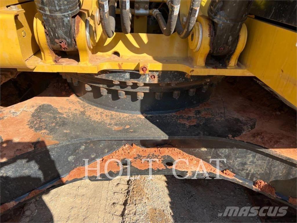 CAT 323 TC Vikšriniai ekskavatoriai