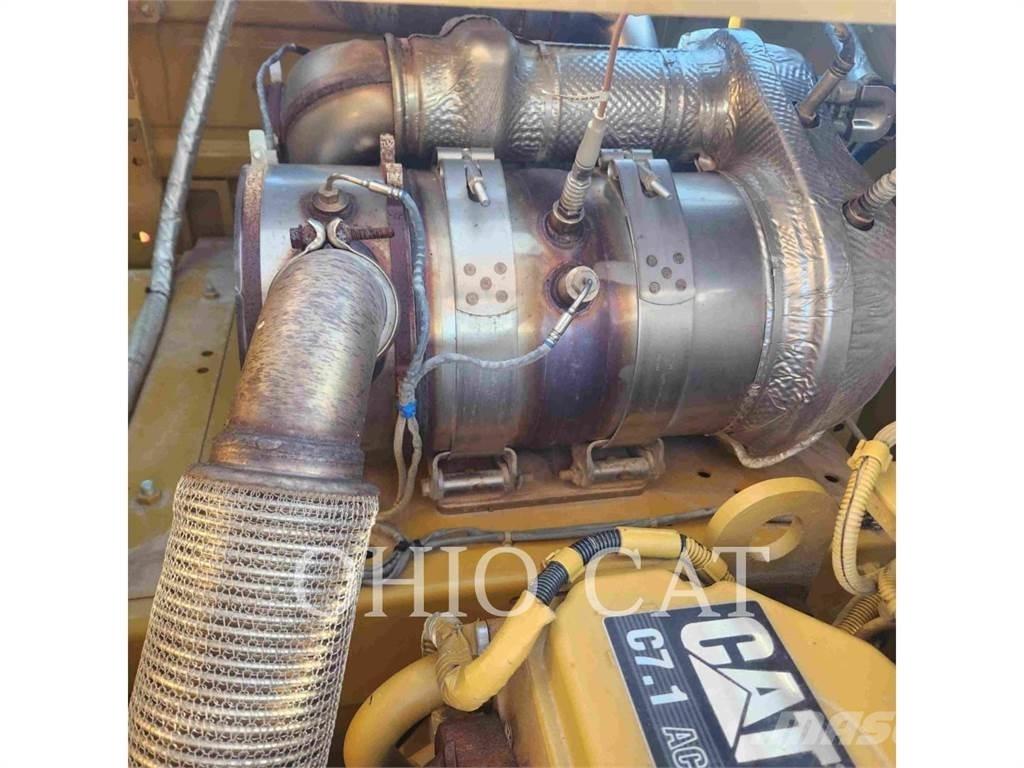 CAT 323 TCS Vikšriniai ekskavatoriai