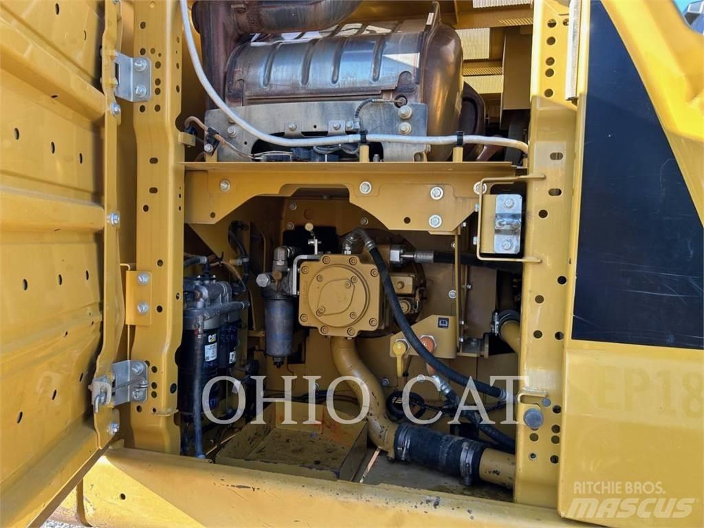 CAT 323 TCS Vikšriniai ekskavatoriai