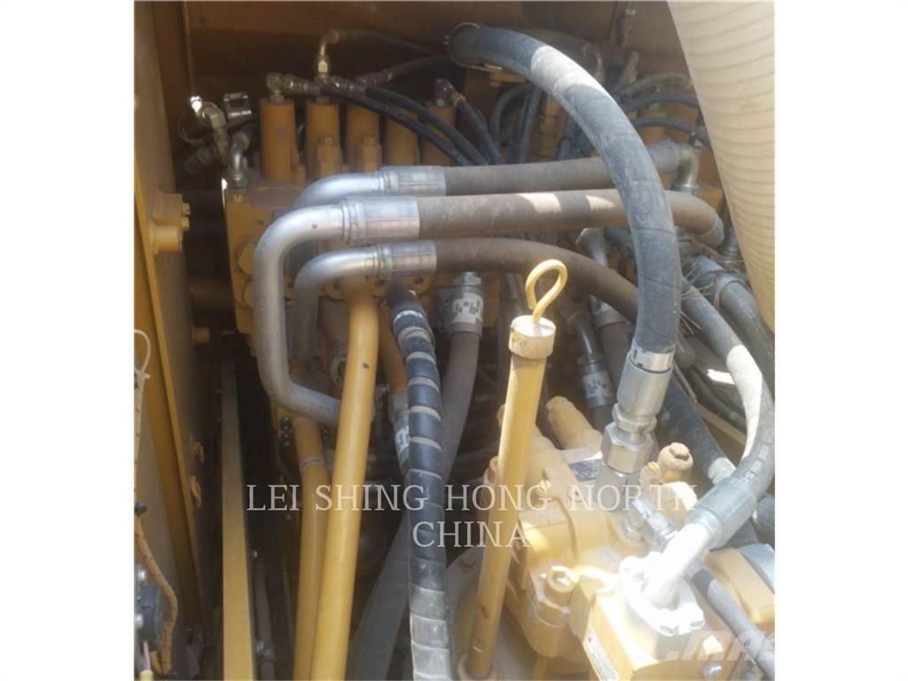 CAT 323D2L Vikšriniai ekskavatoriai