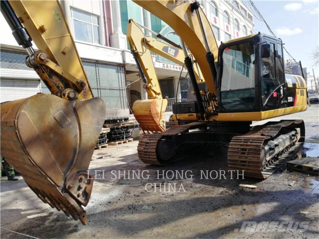 CAT 323D2L Vikšriniai ekskavatoriai