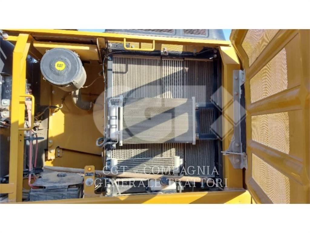 CAT 323F Vikšriniai ekskavatoriai
