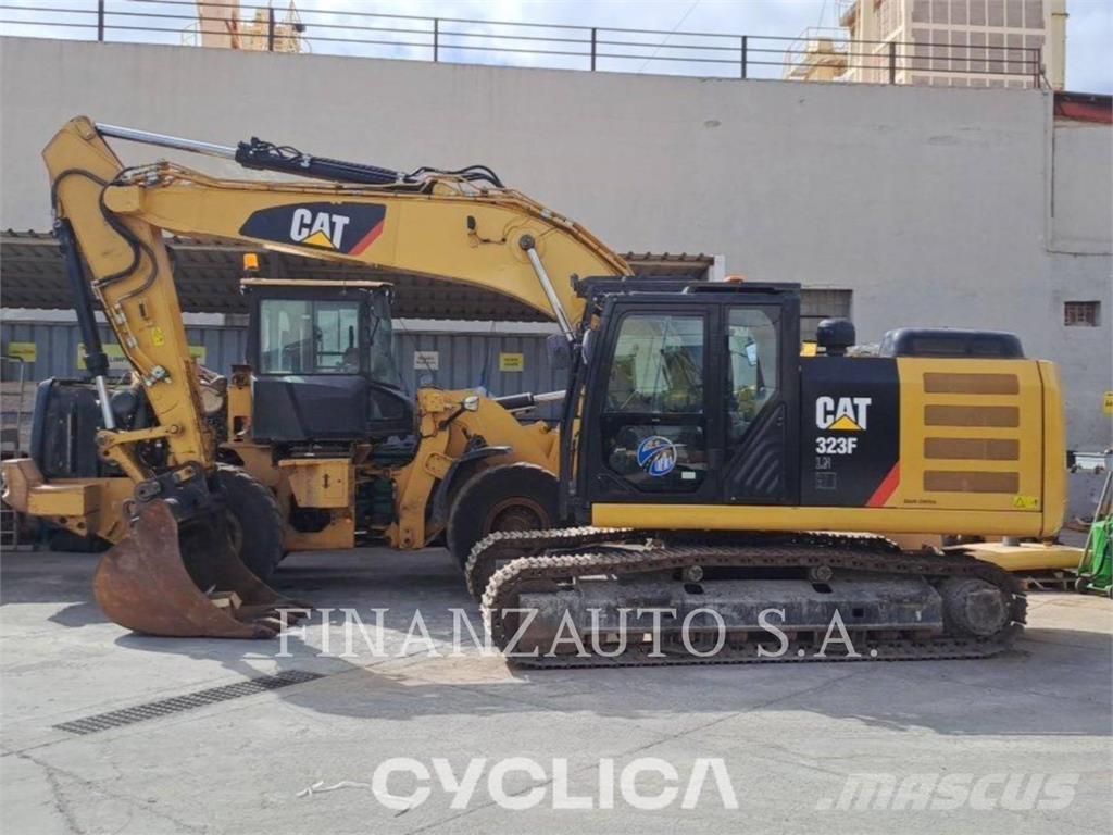 CAT 323F Vikšriniai ekskavatoriai