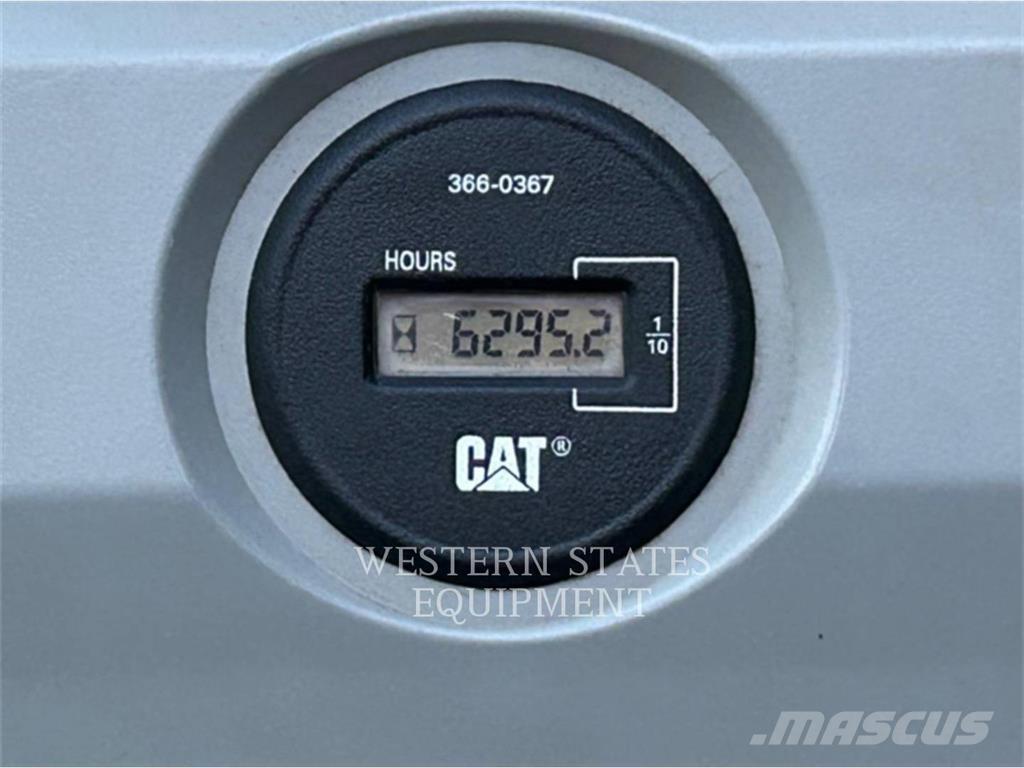 CAT 323F Vikšriniai ekskavatoriai