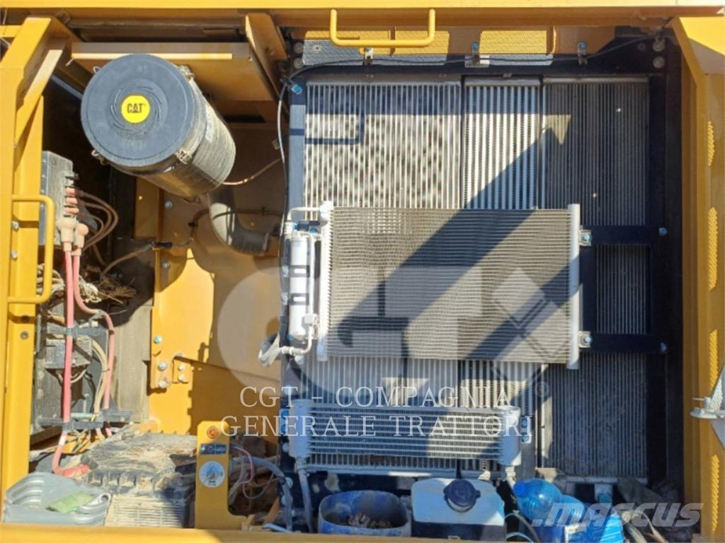 CAT 323F SA Vikšriniai ekskavatoriai