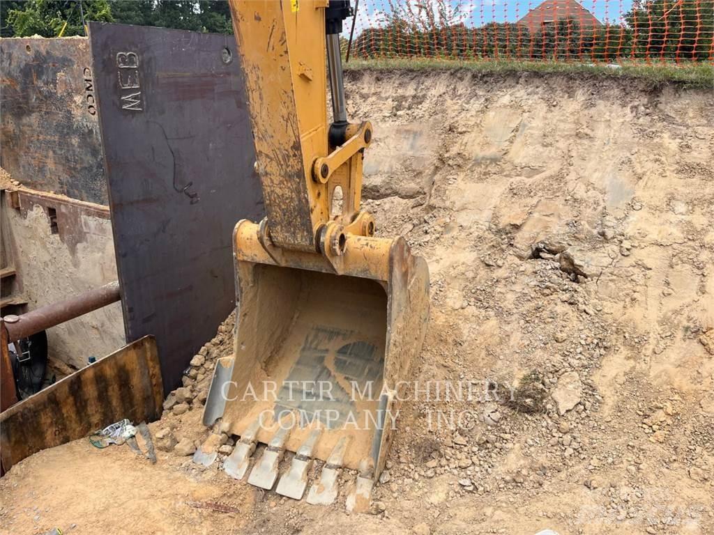 CAT 323FL Vikšriniai ekskavatoriai
