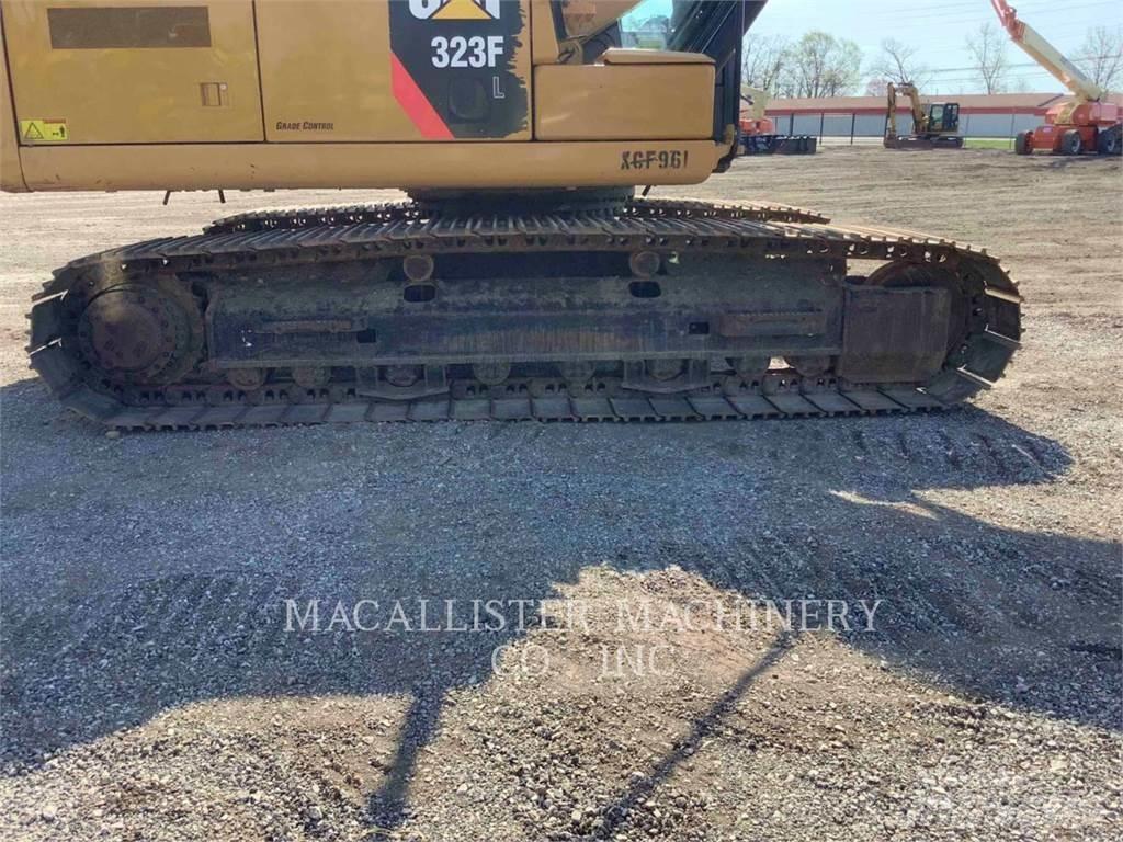 CAT 323FL Vikšriniai ekskavatoriai