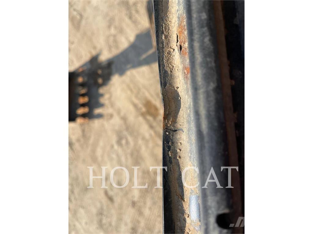 CAT 323FL Vikšriniai ekskavatoriai