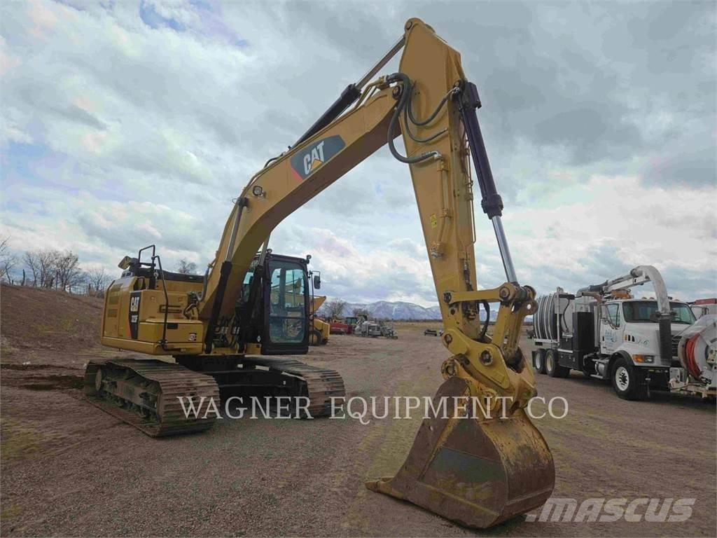 CAT 323FL TC Vikšriniai ekskavatoriai