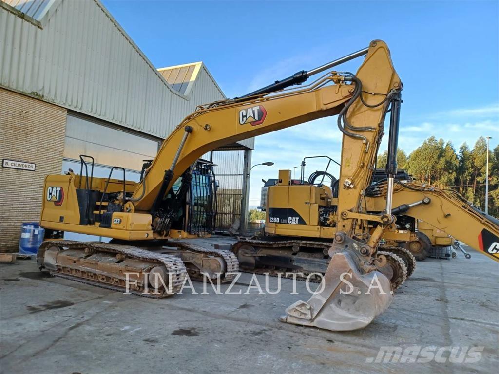 CAT 323L Vikšriniai ekskavatoriai