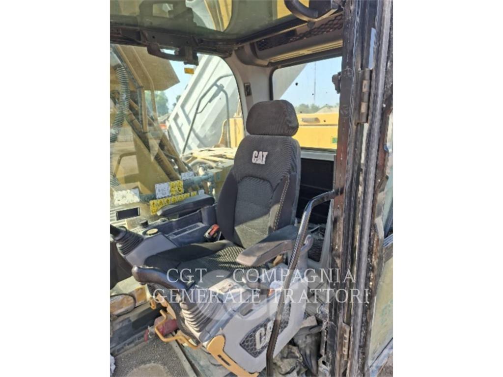 CAT 323LN Vikšriniai ekskavatoriai