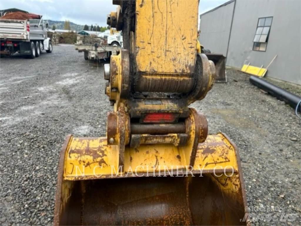 CAT 325 Vikšriniai ekskavatoriai