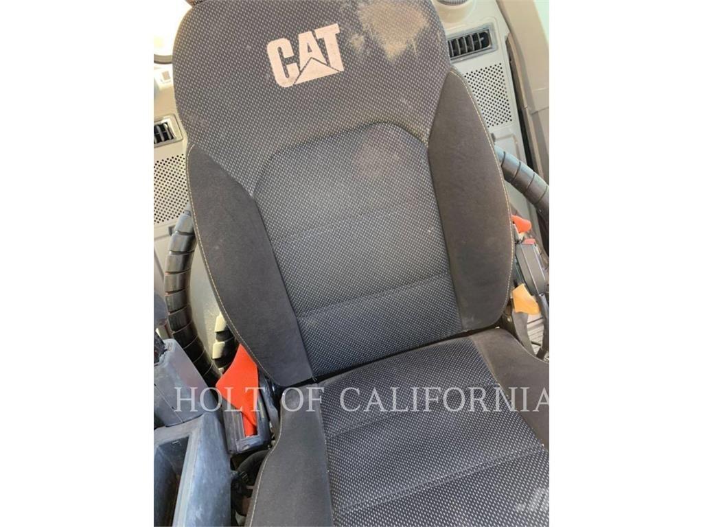 CAT 325 Vikšriniai ekskavatoriai