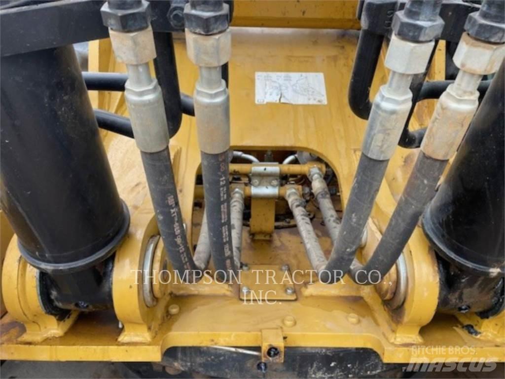 CAT 326 Vikšriniai ekskavatoriai