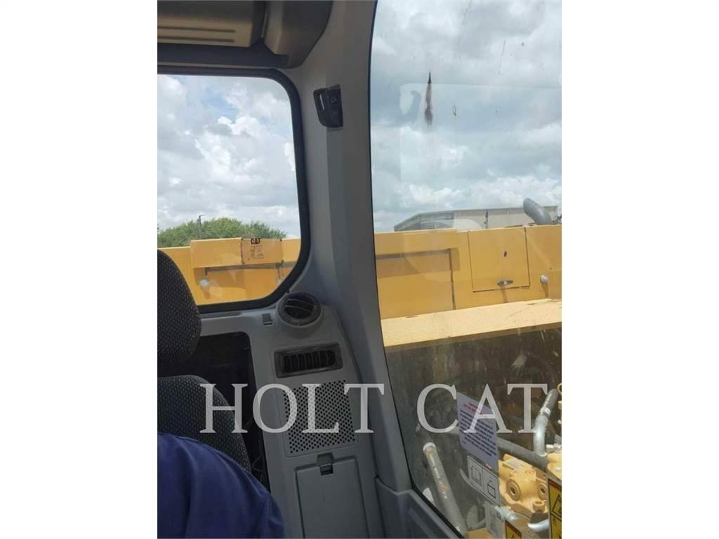 CAT 326 LRF Vikšriniai ekskavatoriai