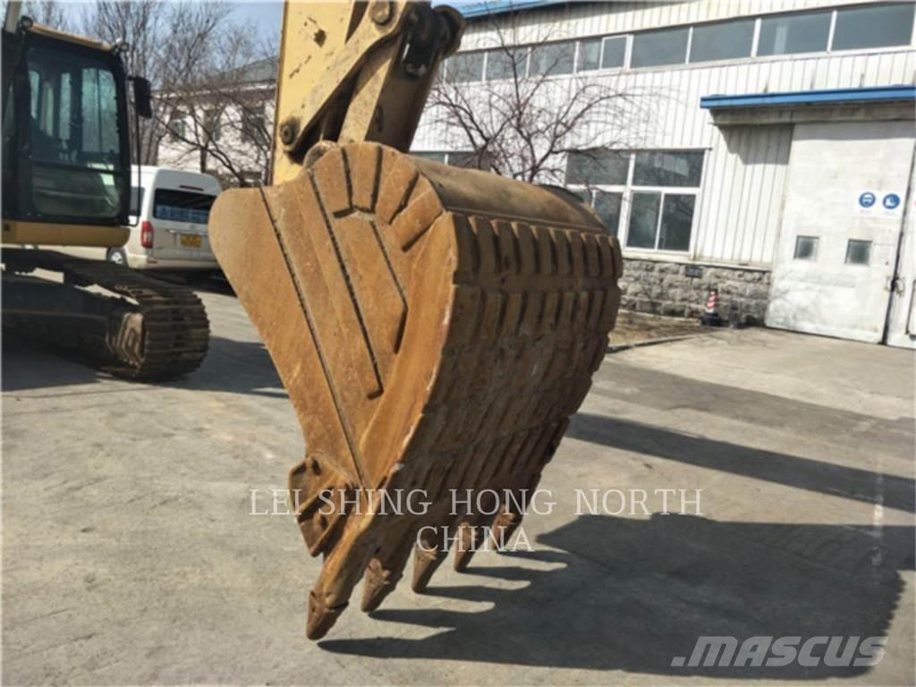 CAT 326D2L Vikšriniai ekskavatoriai