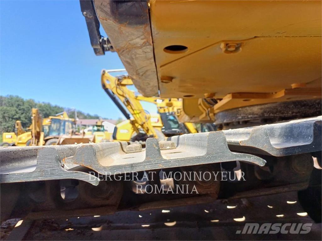 CAT 326FL Vikšriniai ekskavatoriai