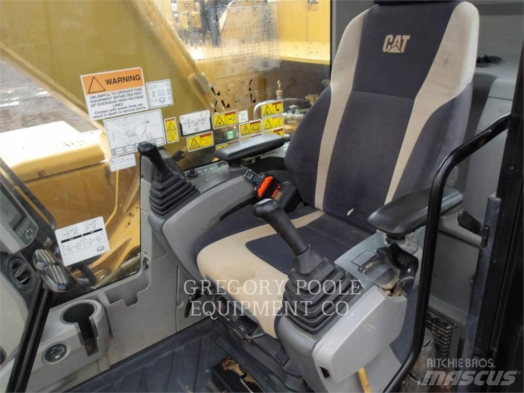 CAT 326FL Vikšriniai ekskavatoriai