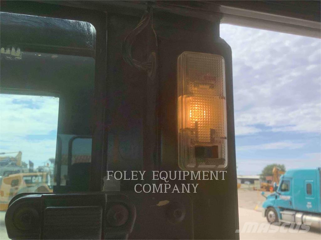 CAT 326FL9 Vikšriniai ekskavatoriai