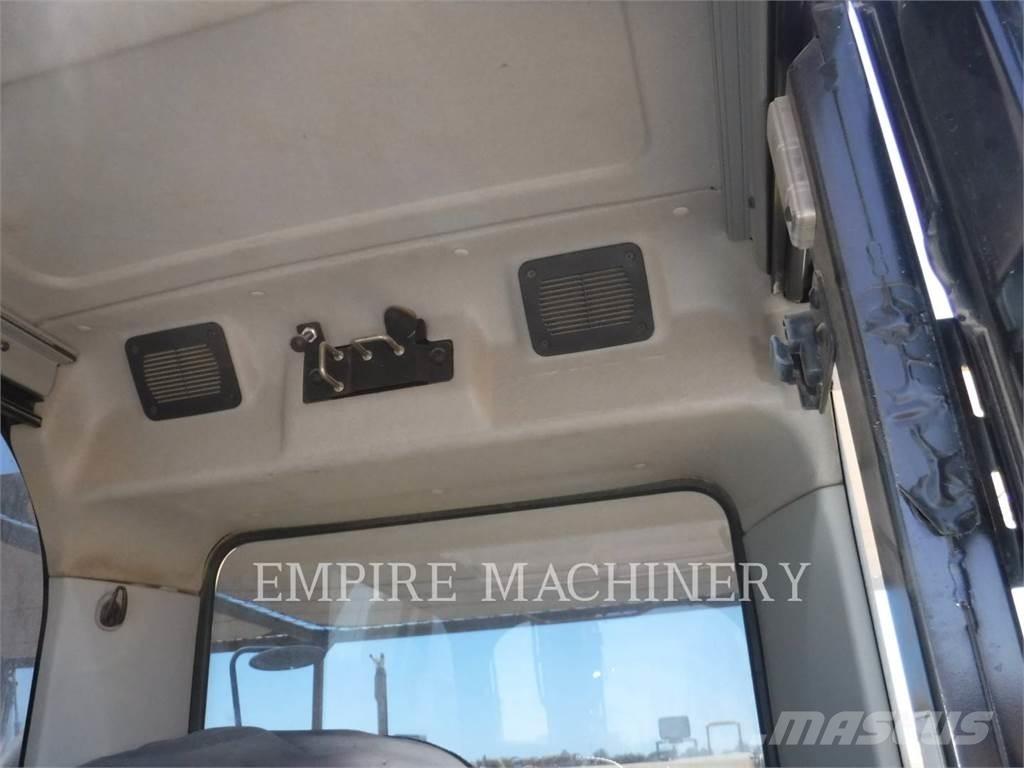 CAT 328DLCR Vikšriniai ekskavatoriai