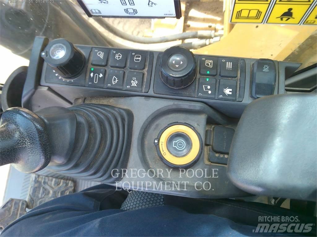 CAT 33007 Vikšriniai ekskavatoriai