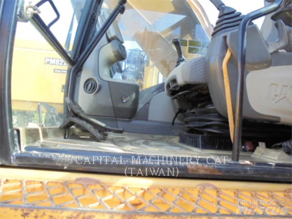 CAT 330D2L Vikšriniai ekskavatoriai