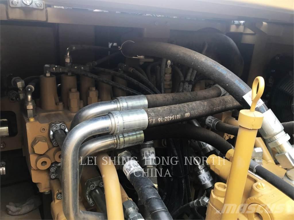 CAT 330D2L Vikšriniai ekskavatoriai