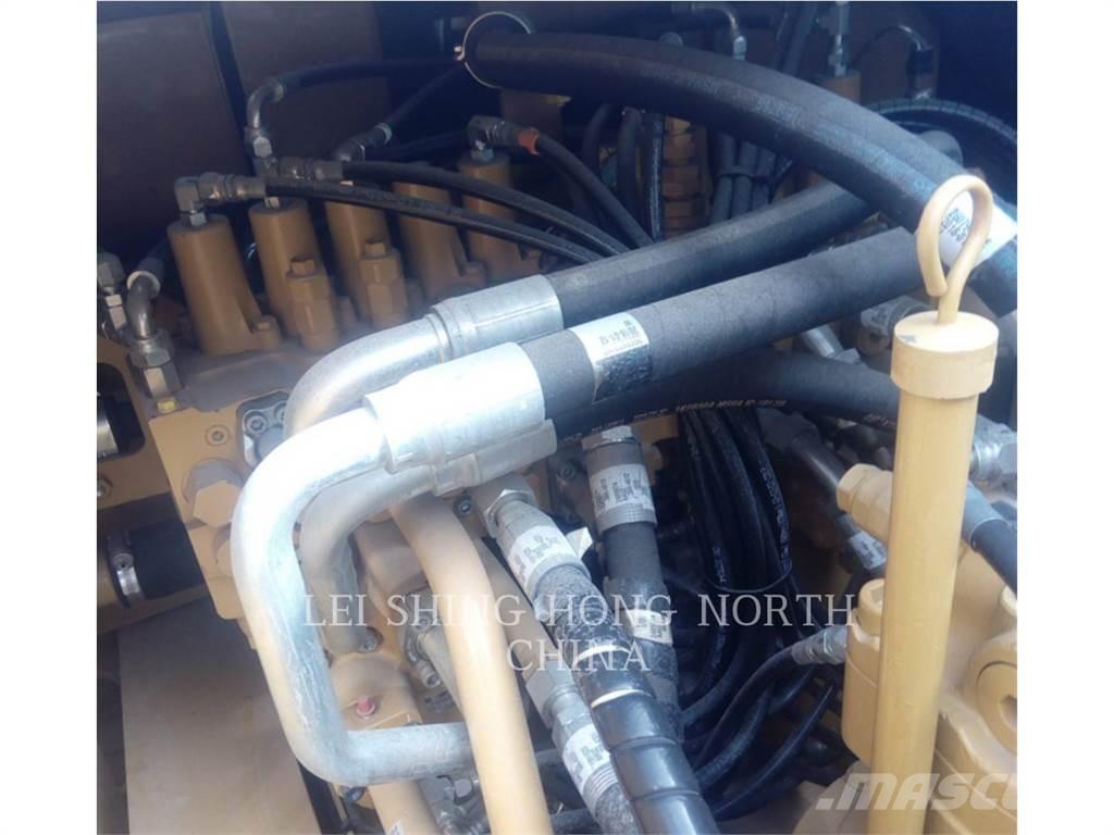 CAT 330D2L Vikšriniai ekskavatoriai