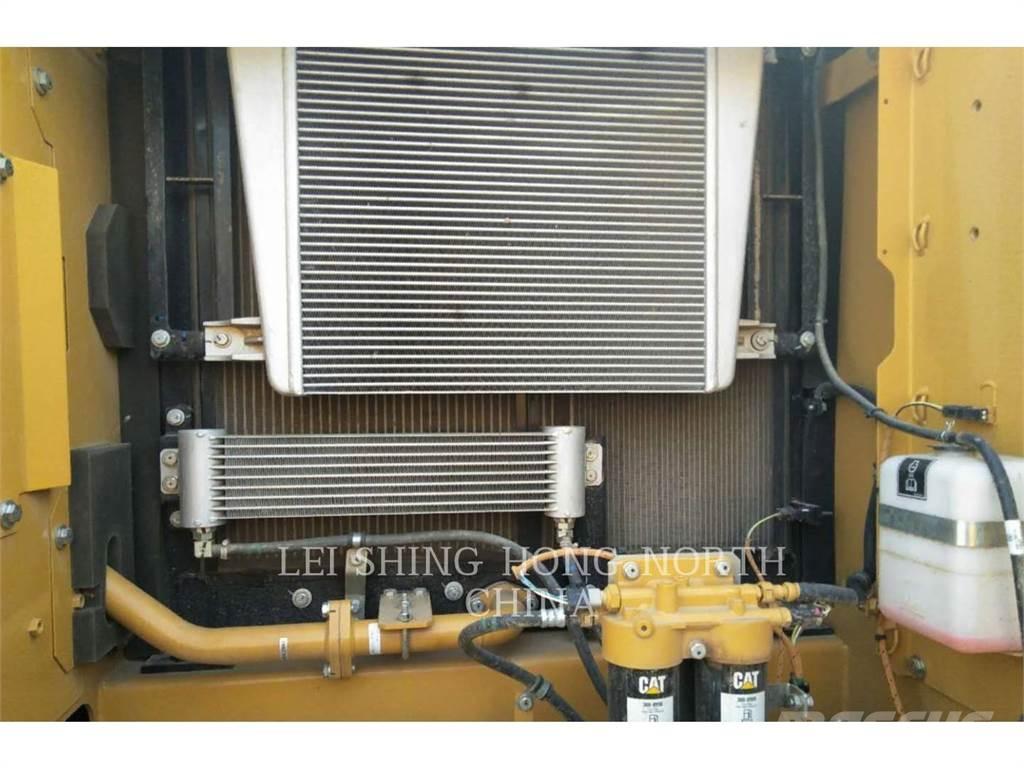 CAT 330D2L Vikšriniai ekskavatoriai