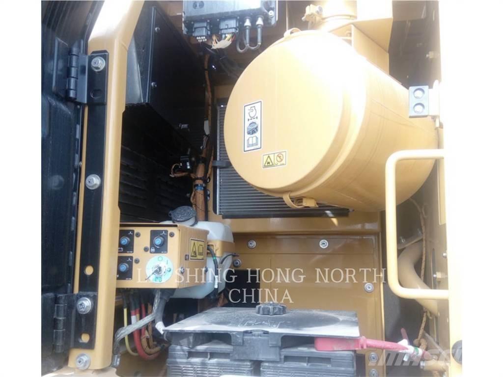 CAT 330D2L Vikšriniai ekskavatoriai