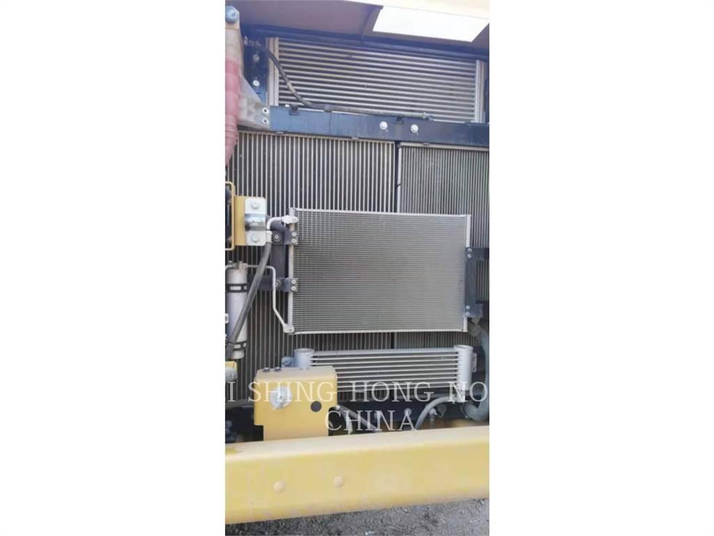 CAT 330D2L Vikšriniai ekskavatoriai