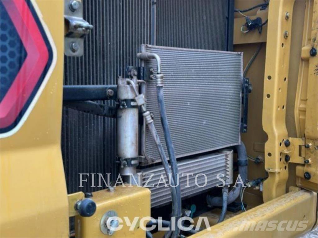 CAT 330GC Vikšriniai ekskavatoriai