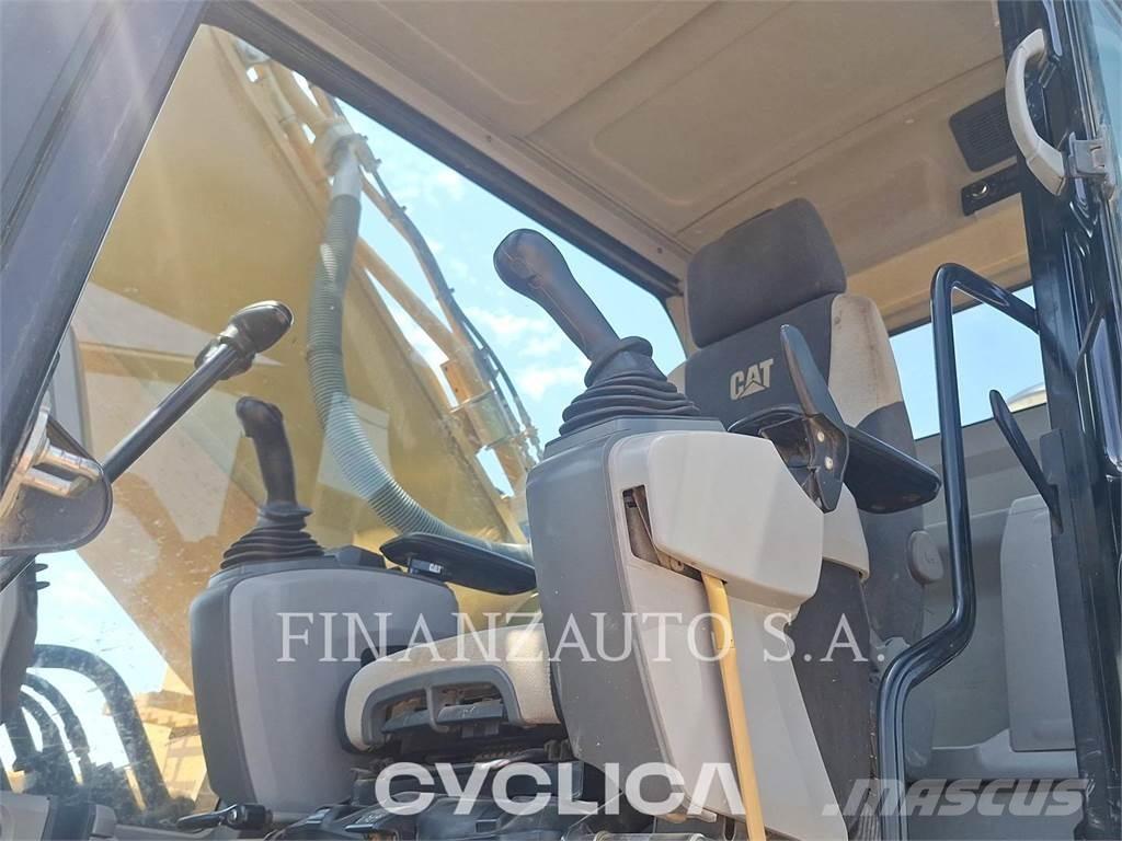 CAT 352FL Vikšriniai ekskavatoriai